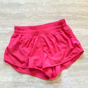 Lululemon Hotty Hot 2.5” shorts